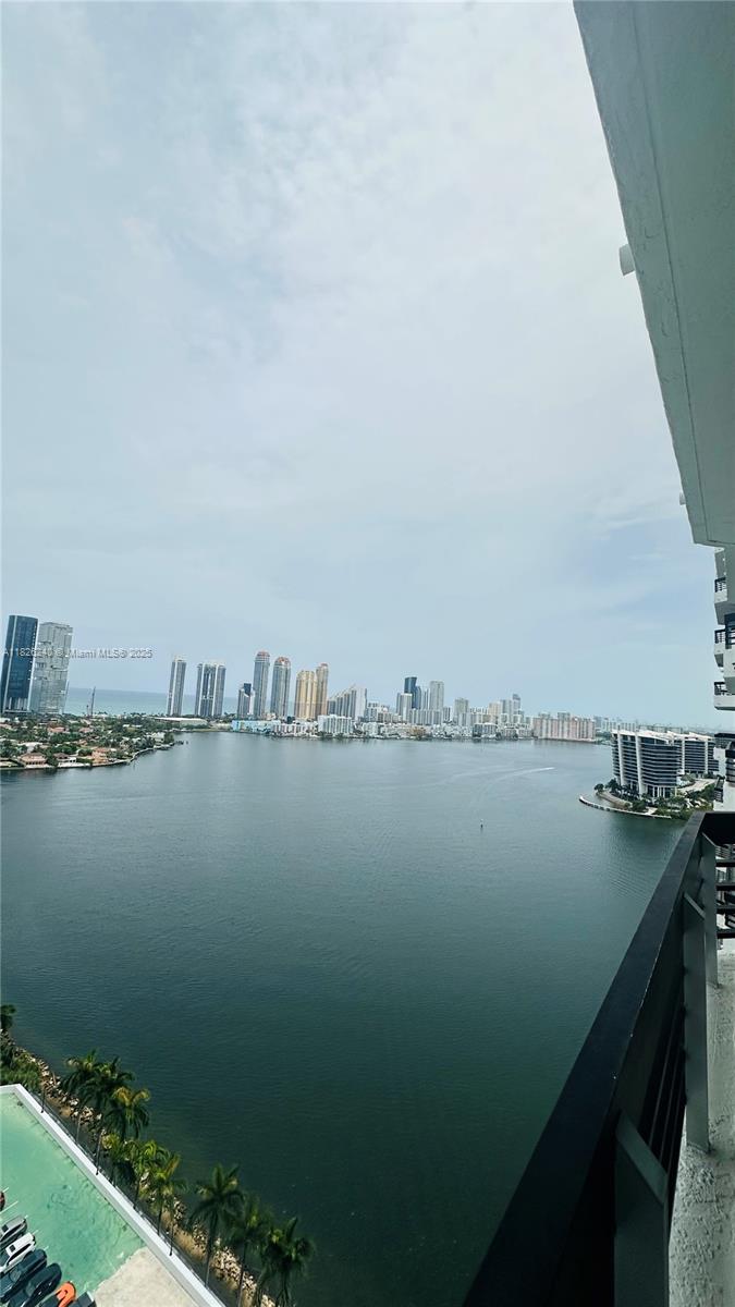 3530 Mystic Pointe Dr # 2813