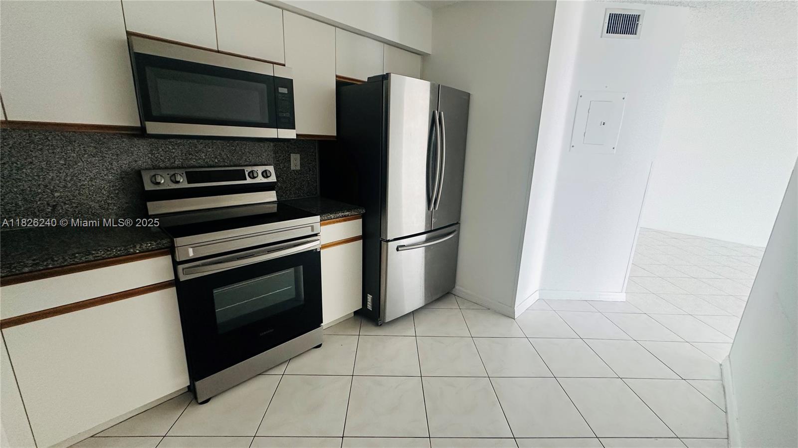 3530 Mystic Pointe Dr # 2813