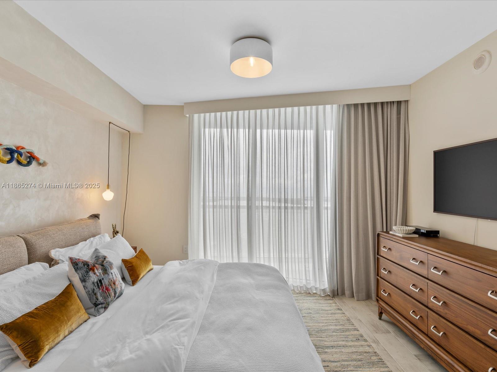 465 Brickell Ave # 4905
