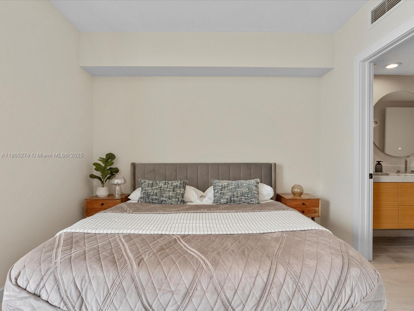 465 Brickell Ave # 4905