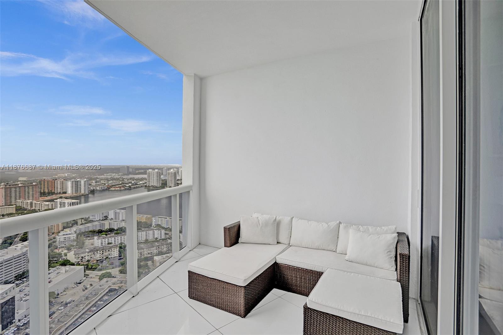 18201 Collins Ave # 5508