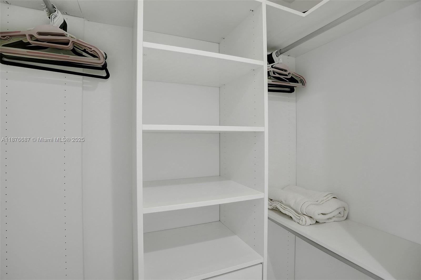 18201 Collins Ave # 5508