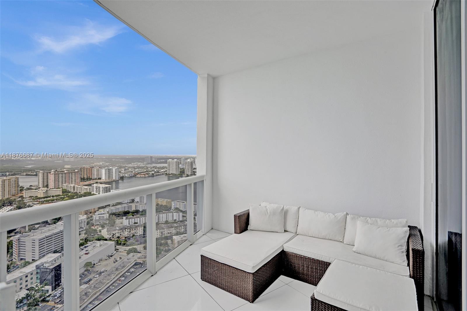 18201 Collins Ave # 5508