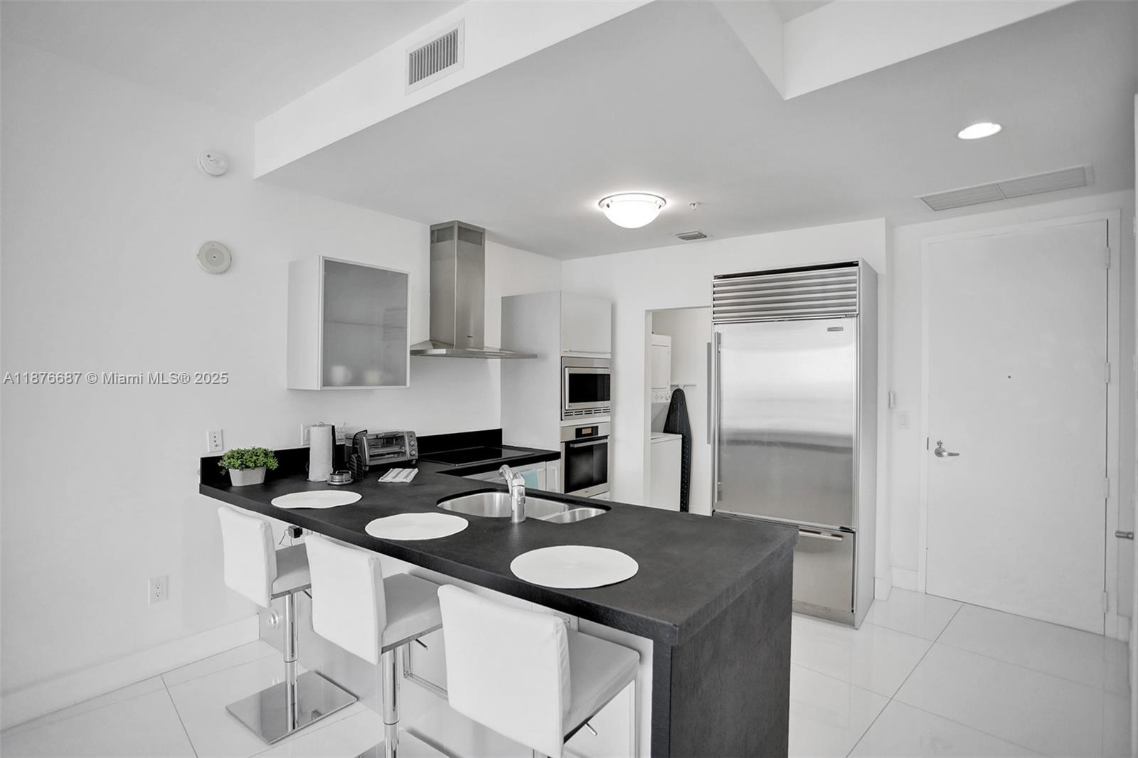 18201 Collins Ave # 5508