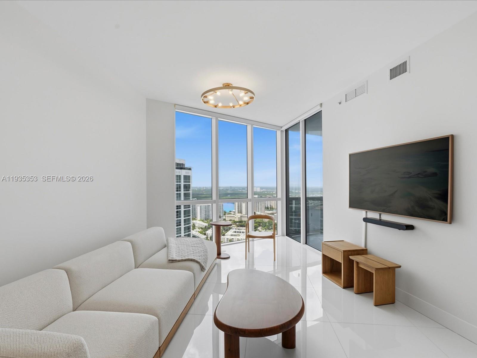 18201 Collins Ave # 5508