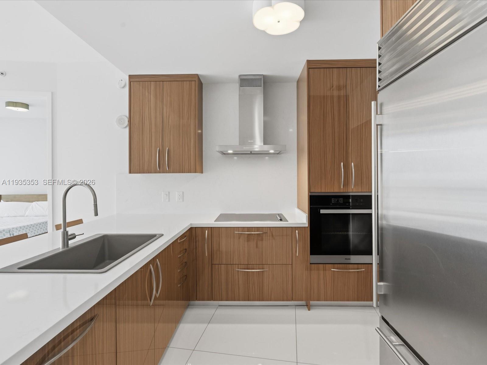 18201 Collins Ave # 5508