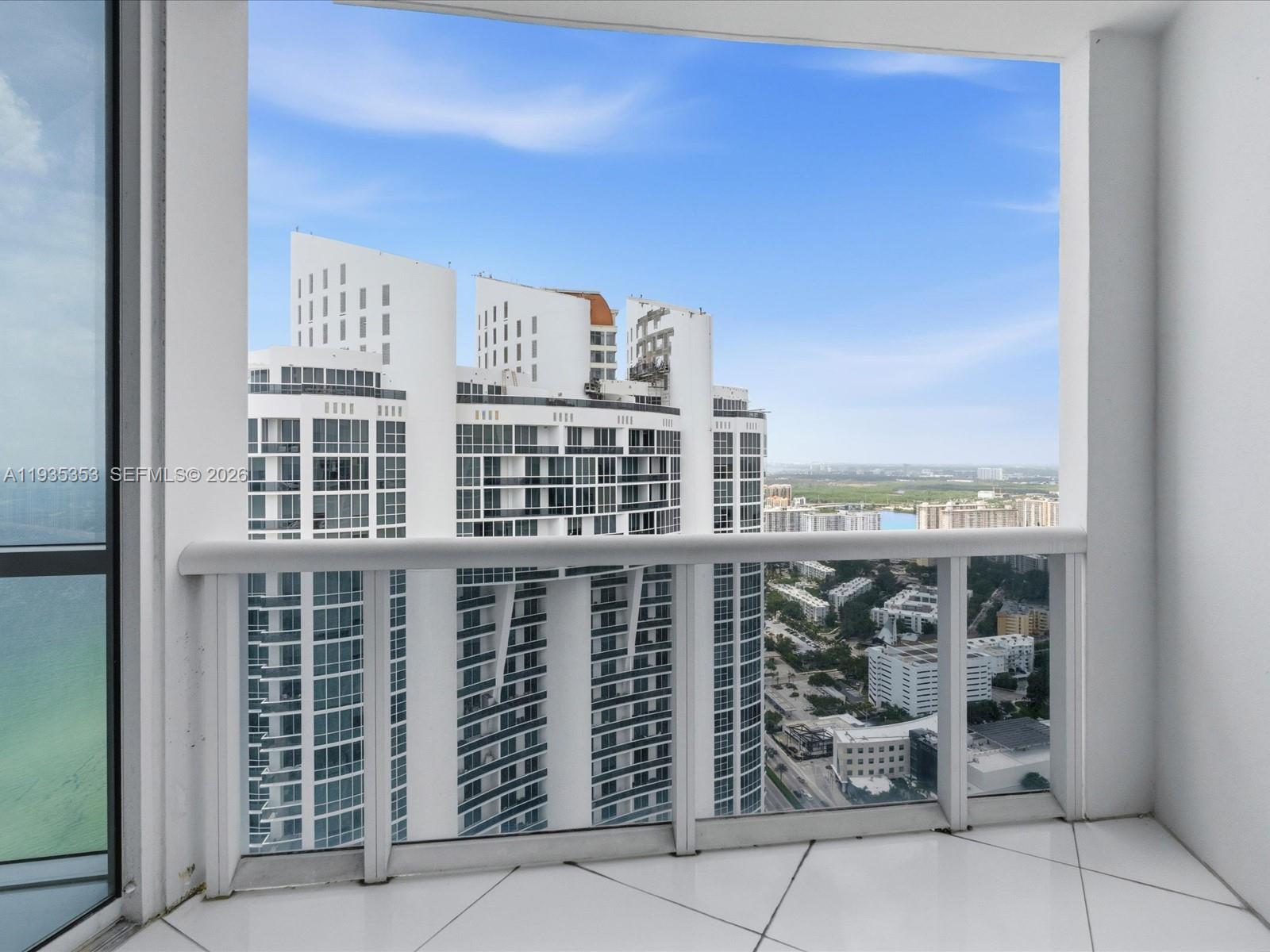 18201 Collins Ave # 5508