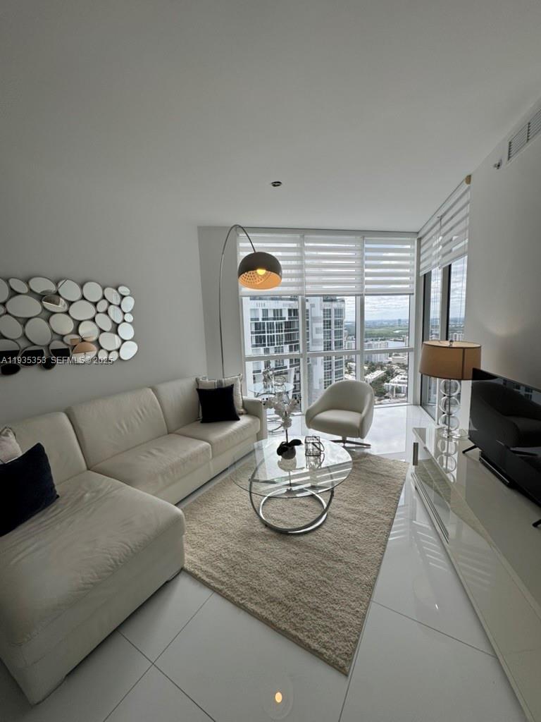 18201 Collins Ave # 5508