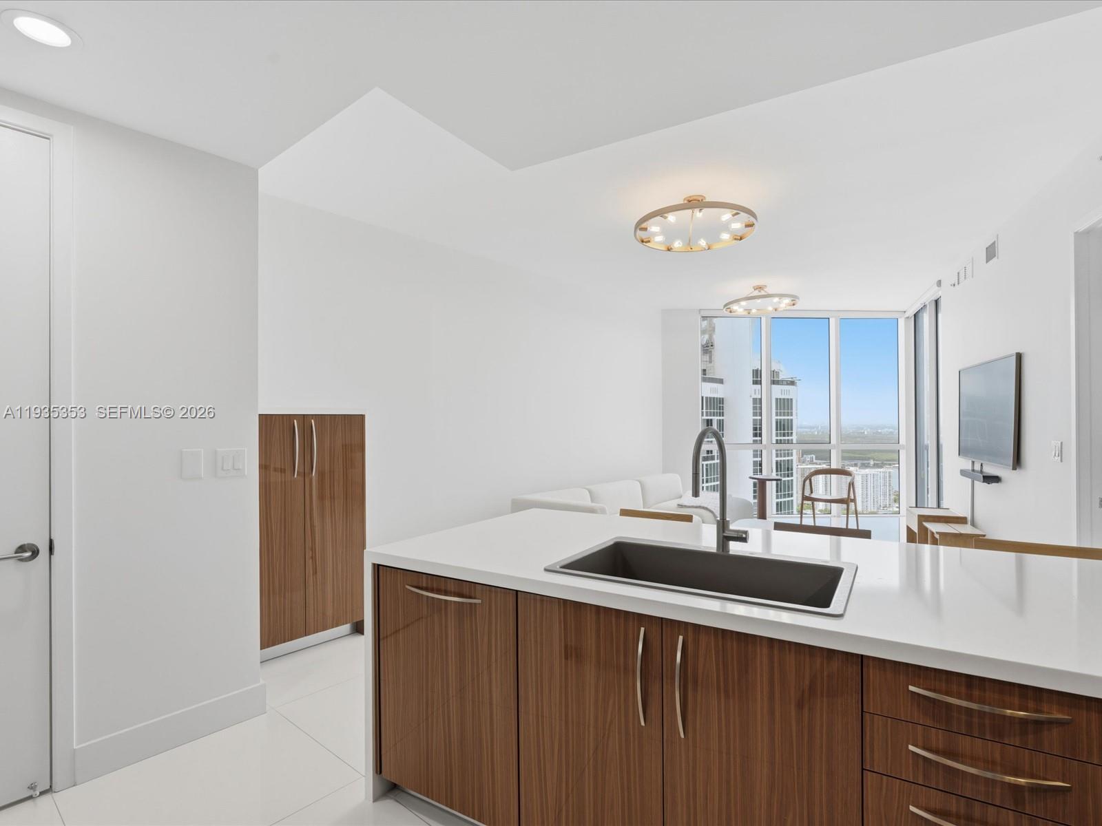 18201 Collins Ave # 5508