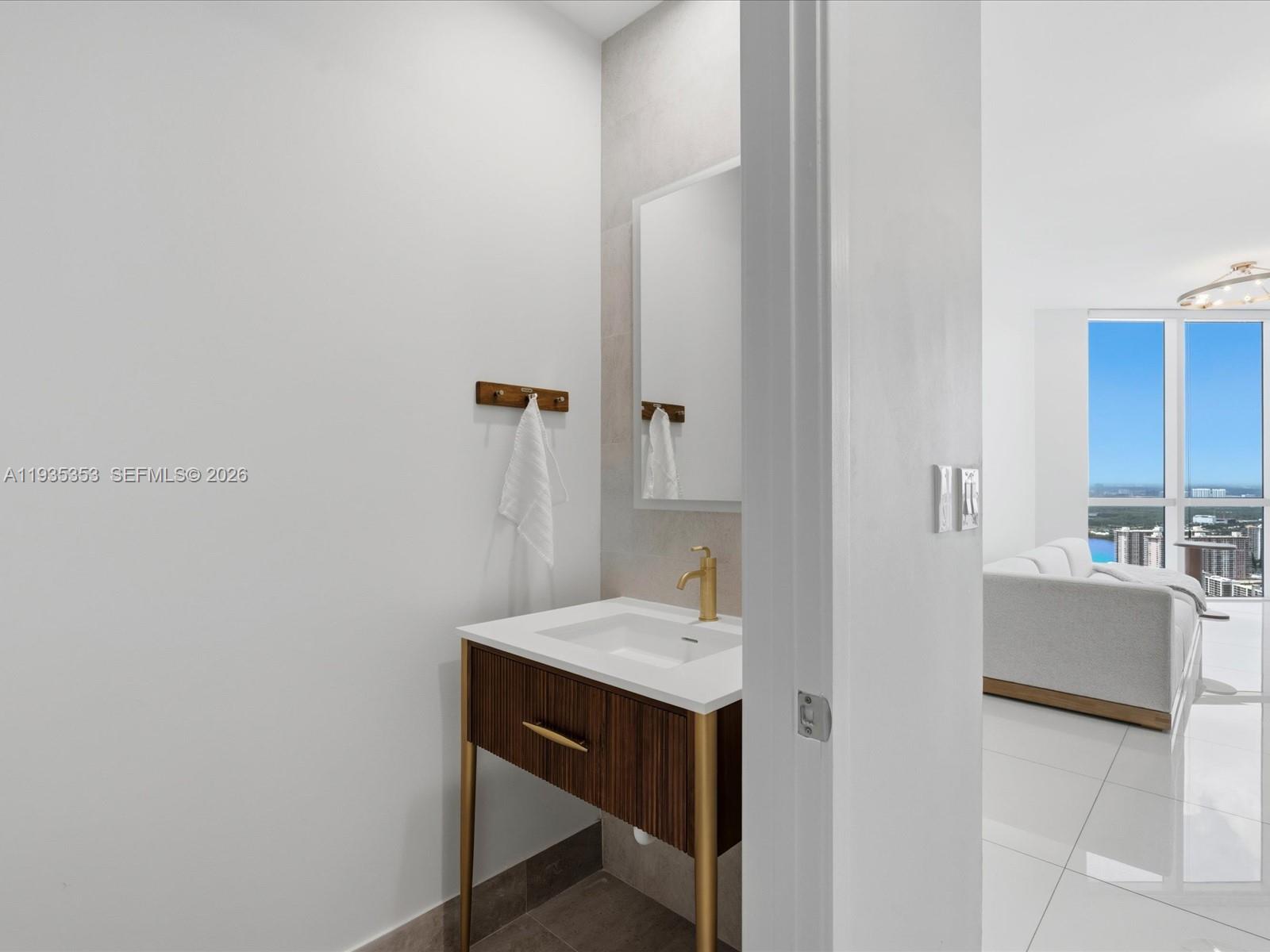 18201 Collins Ave # 5508
