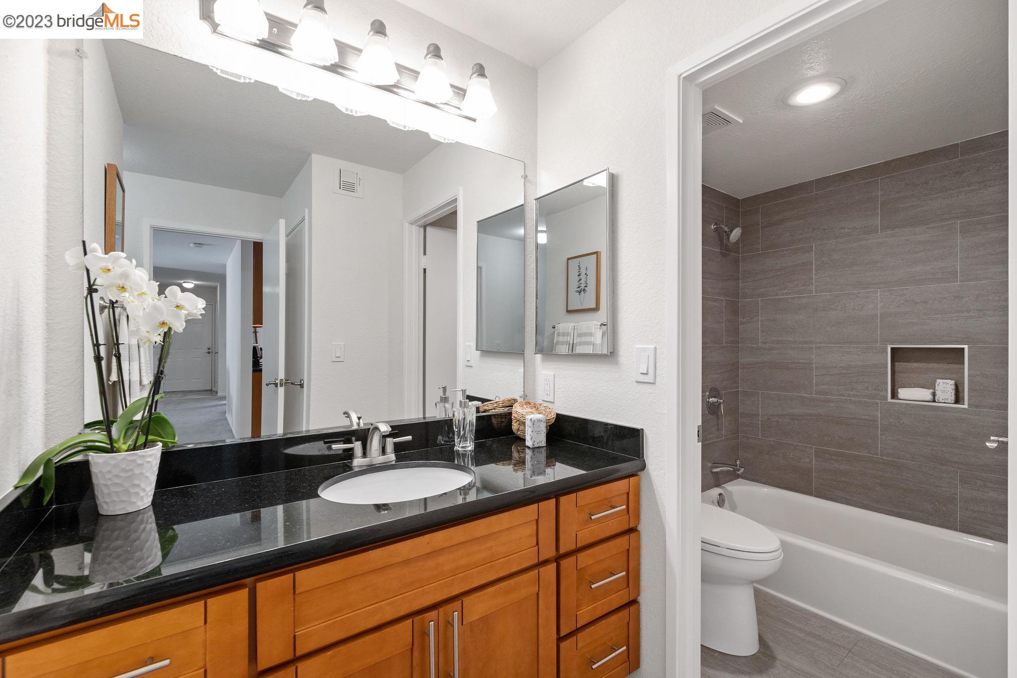 490 Canyon Oaks Dr # F