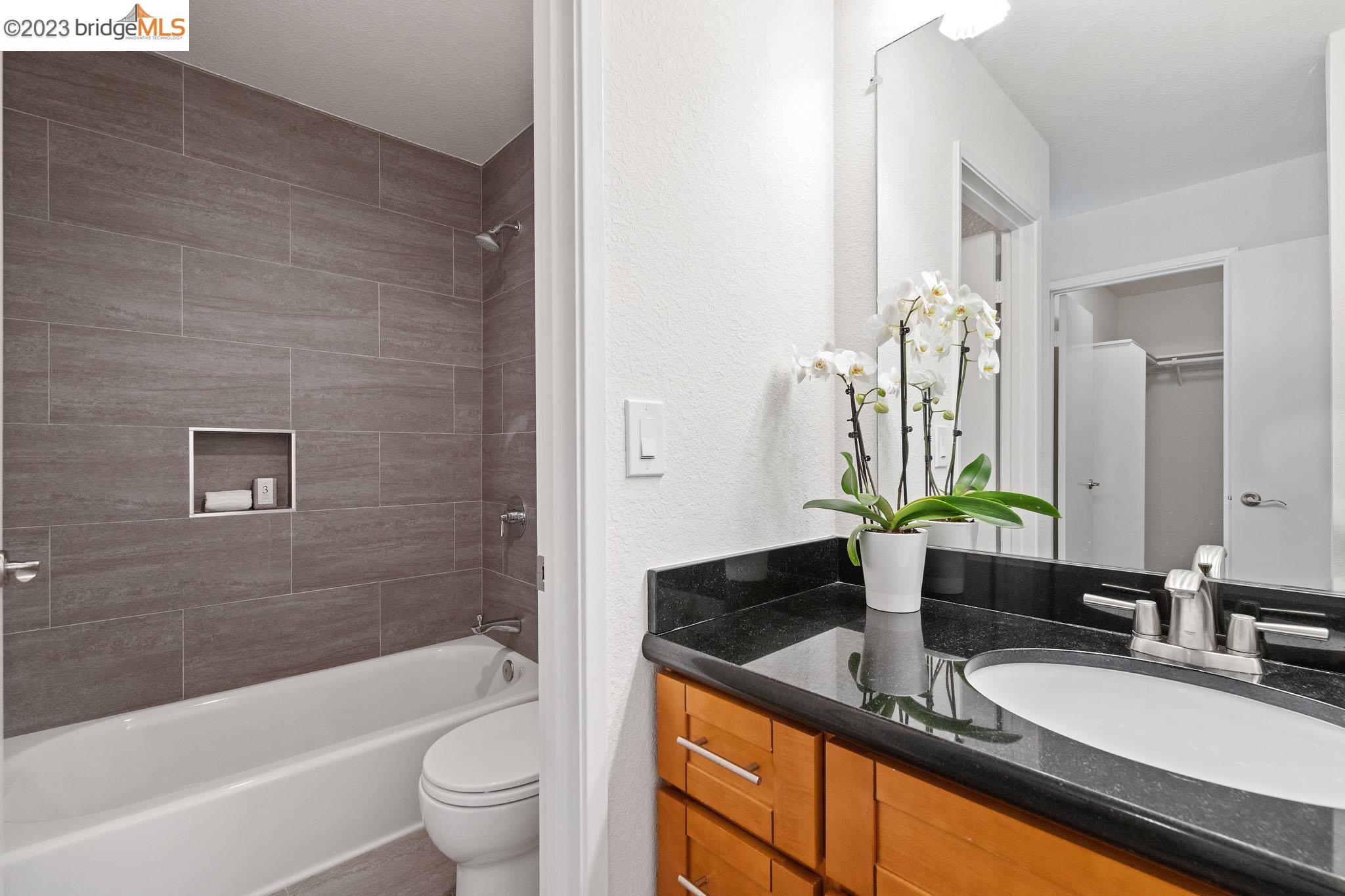 490 Canyon Oaks Dr # F