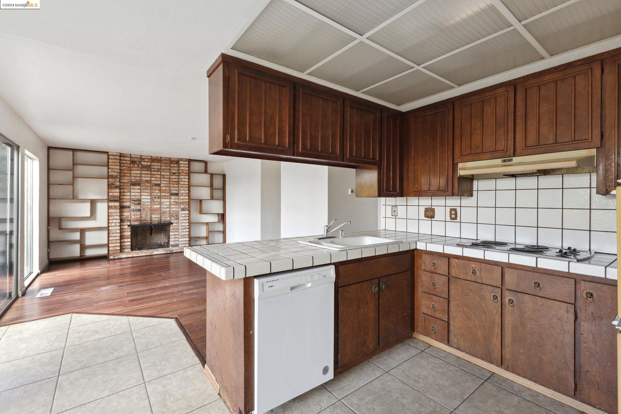 5804 Shadow Ridge Dr