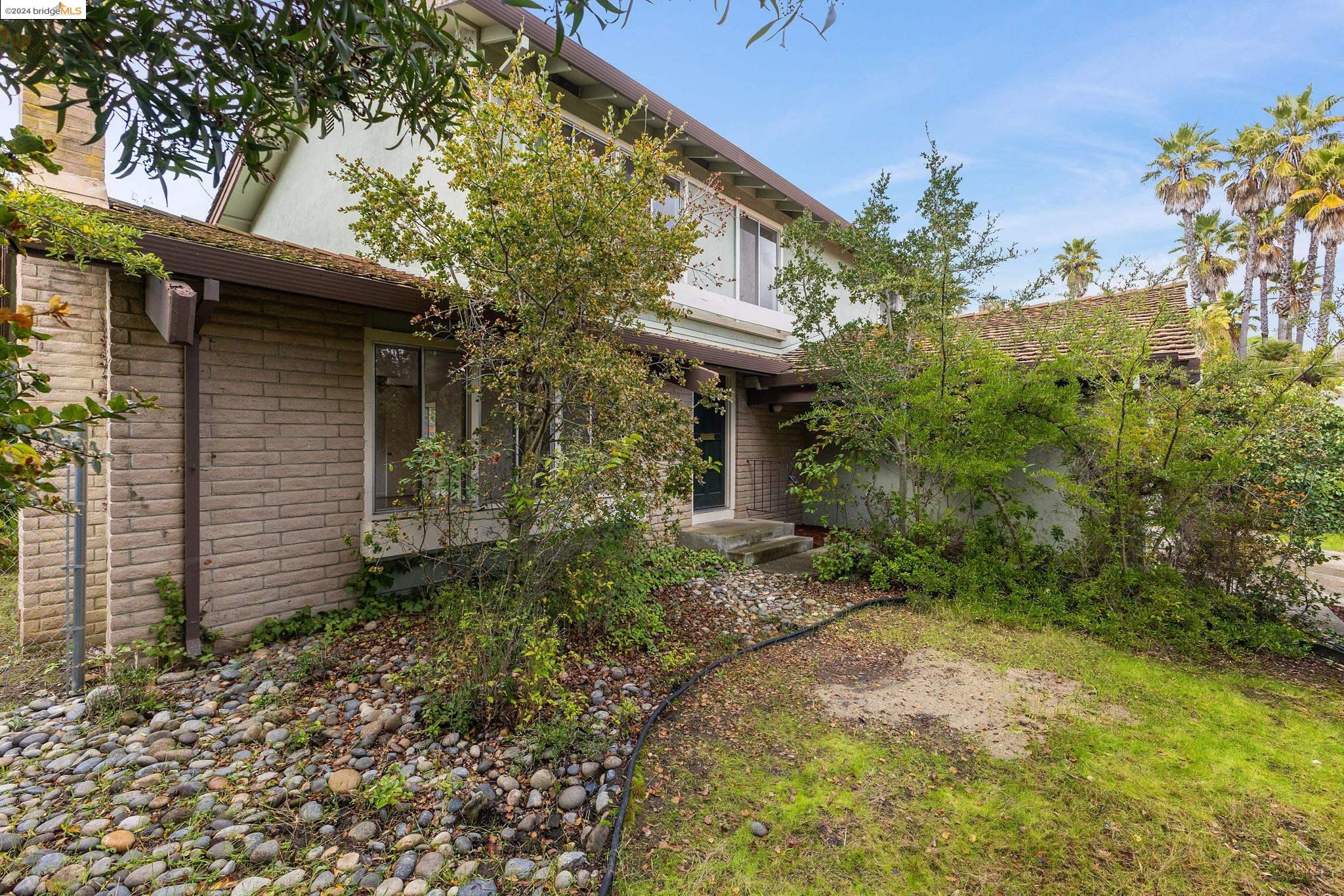 5804 Shadow Ridge Dr