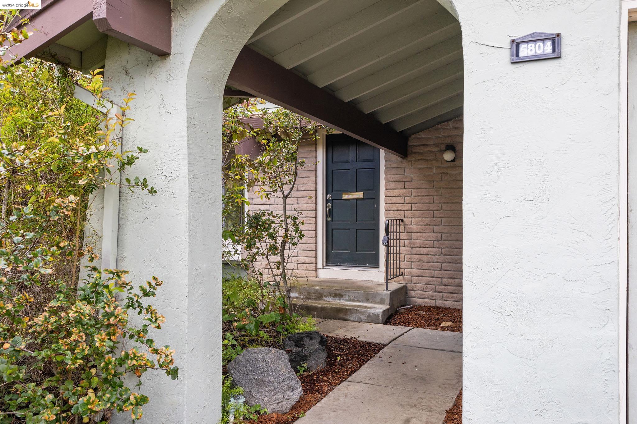 5804 Shadow Ridge Dr