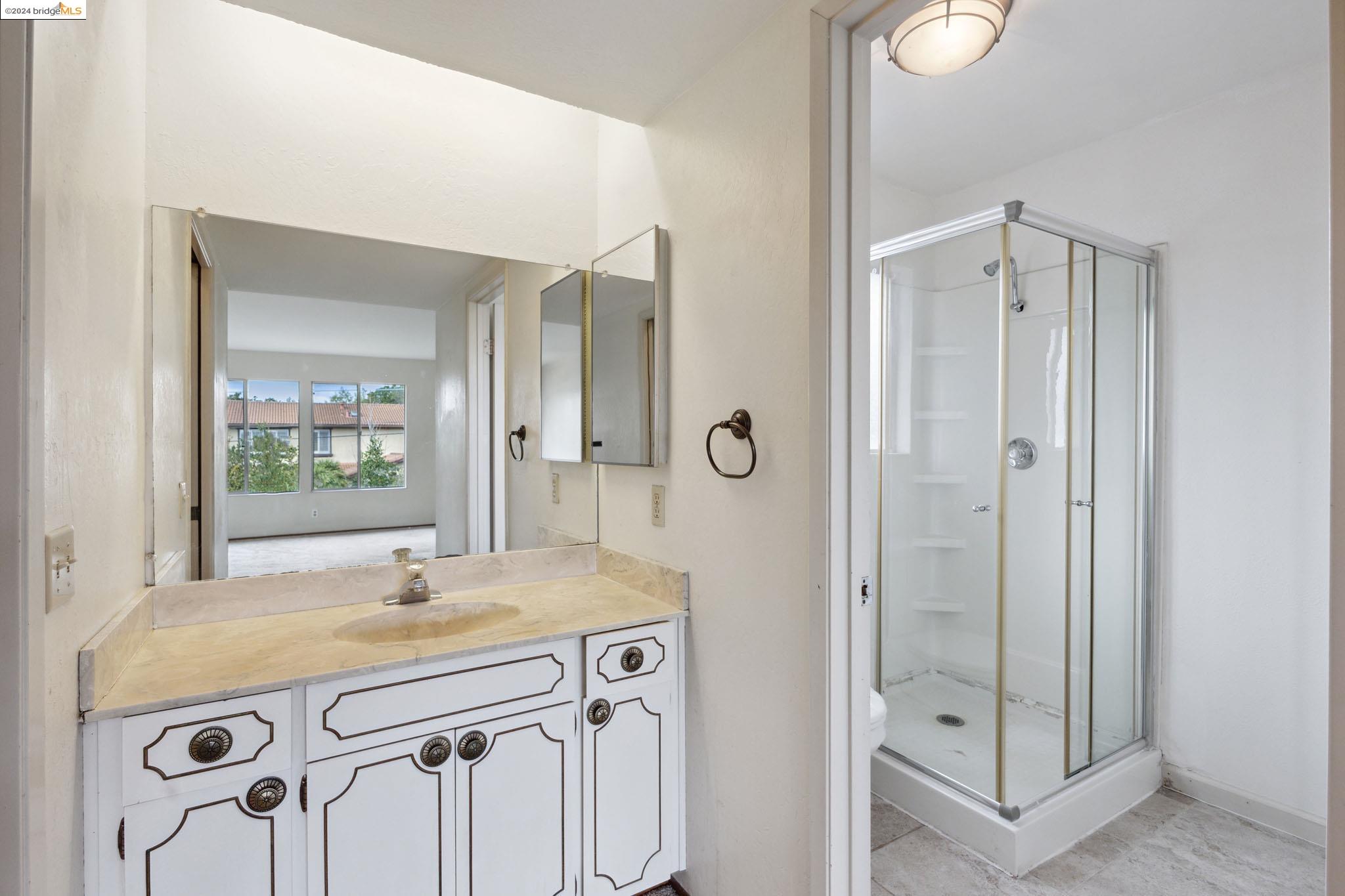 5804 Shadow Ridge Dr