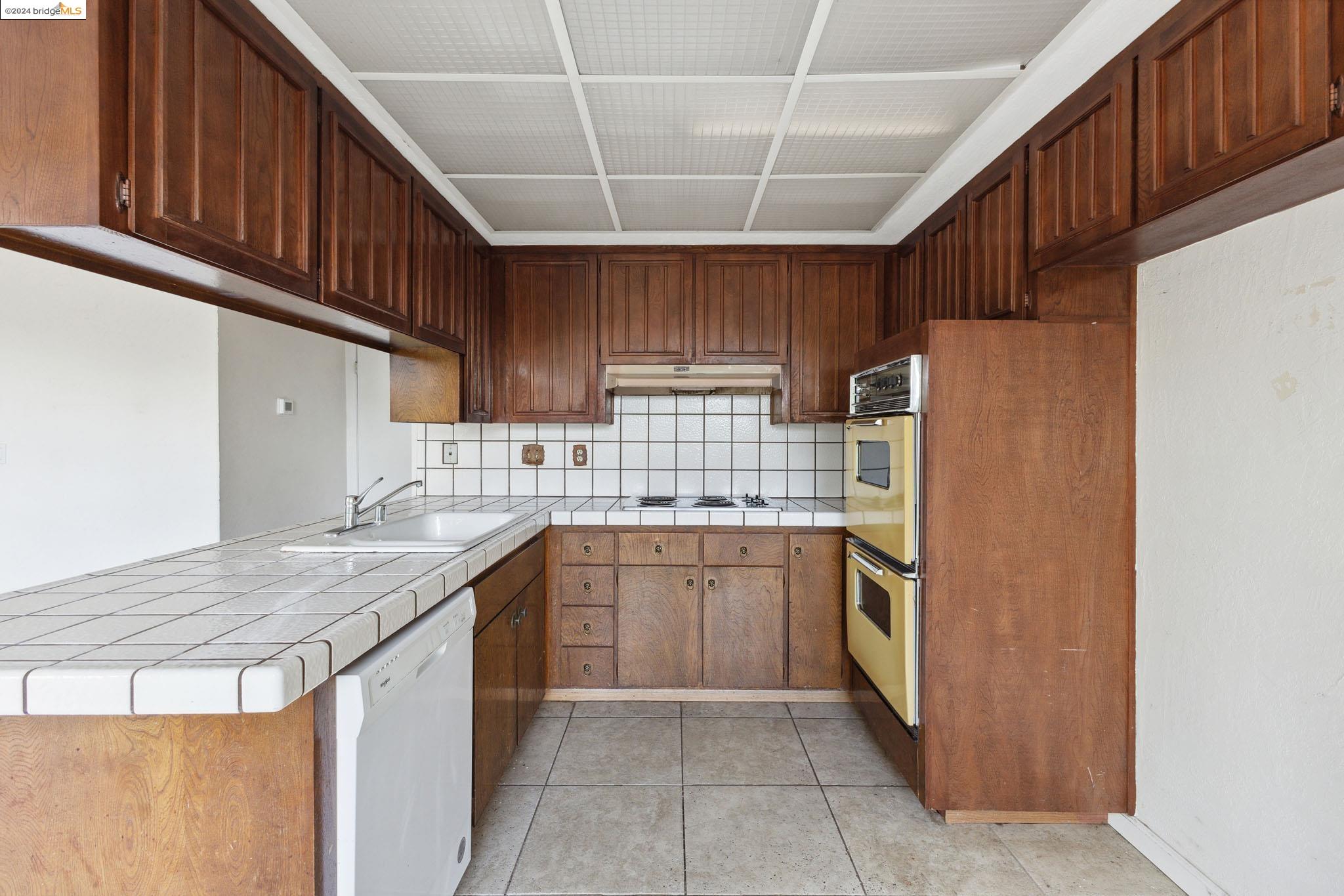 5804 Shadow Ridge Dr