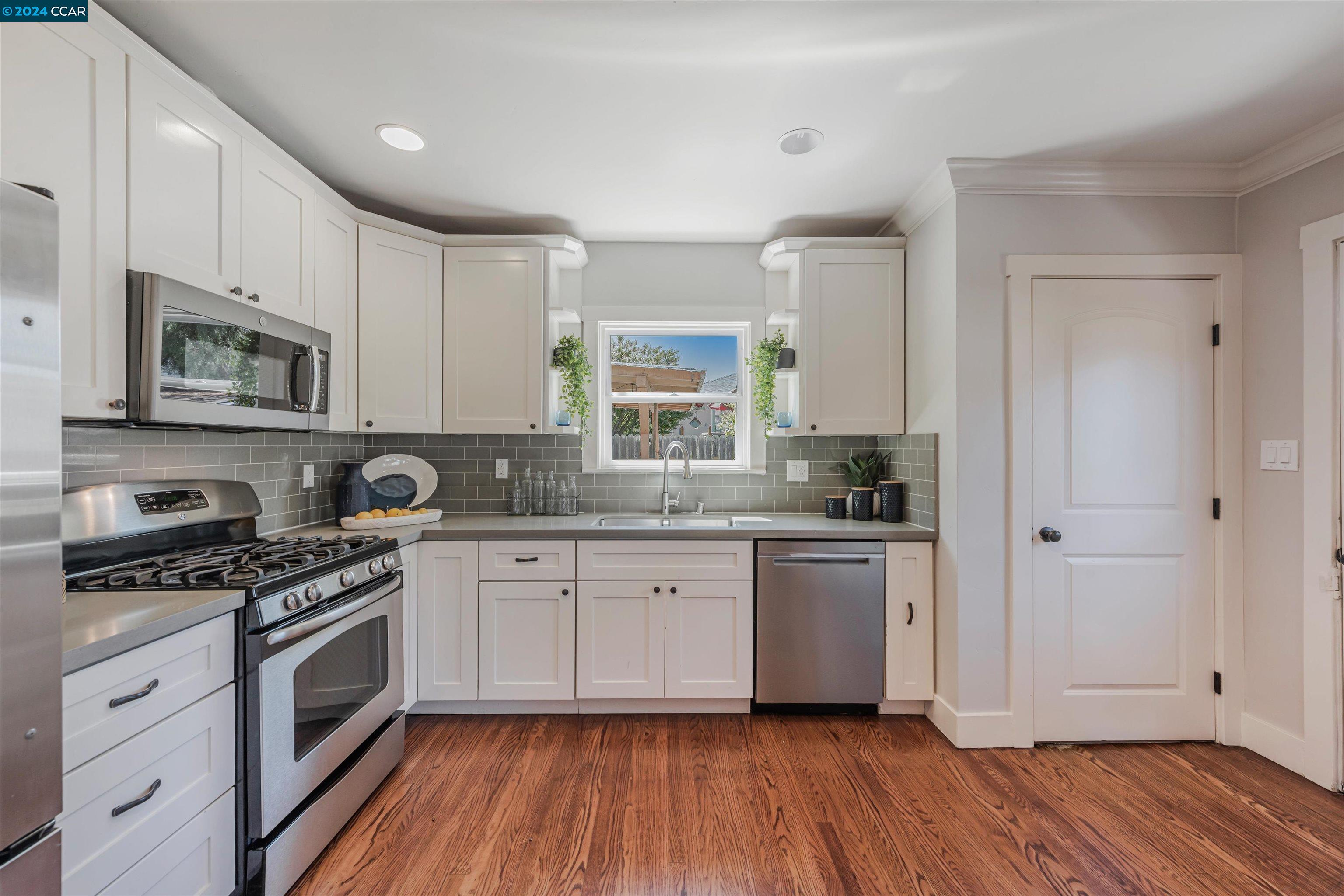 3715 Harbor View Ave