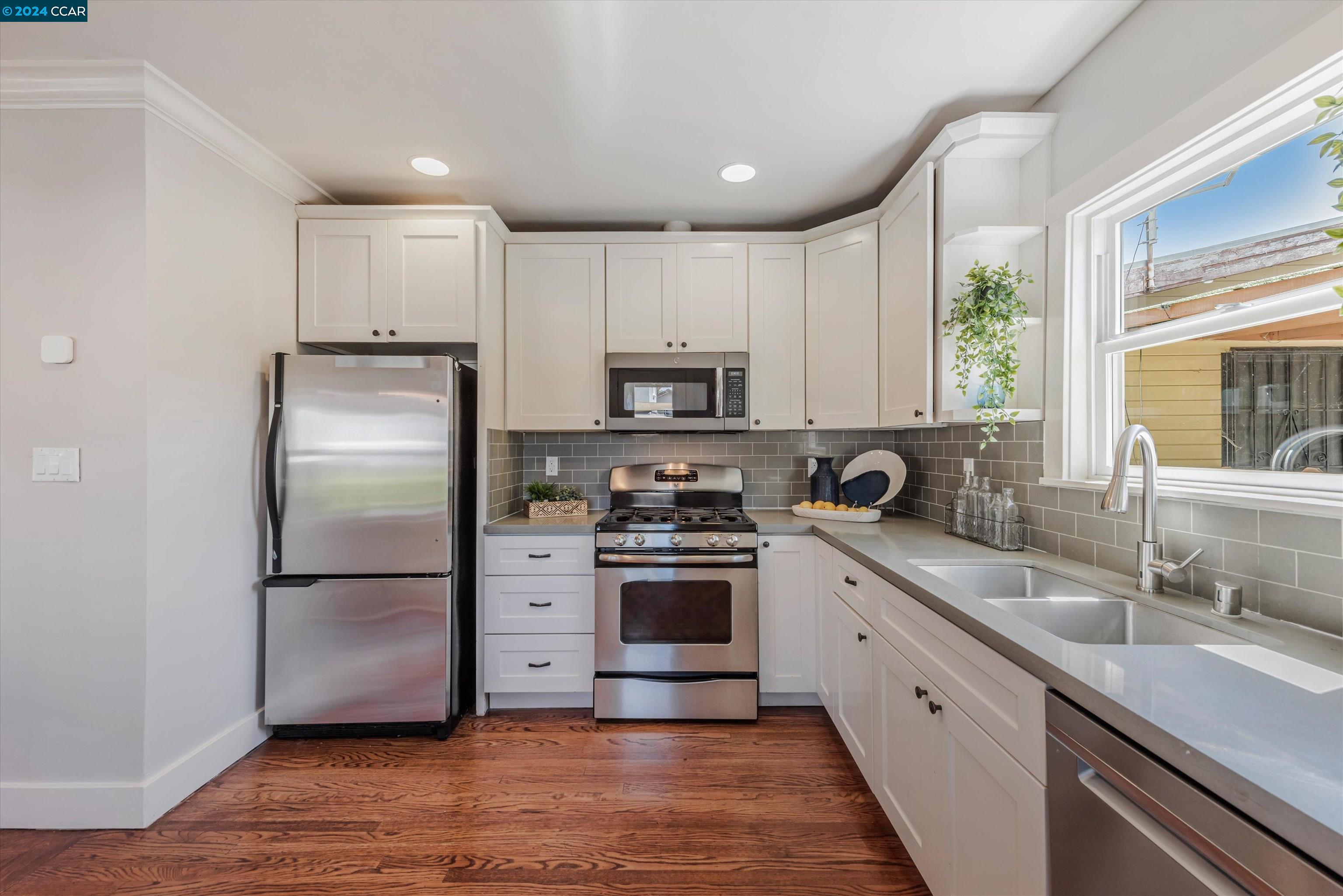 3715 Harbor View Ave