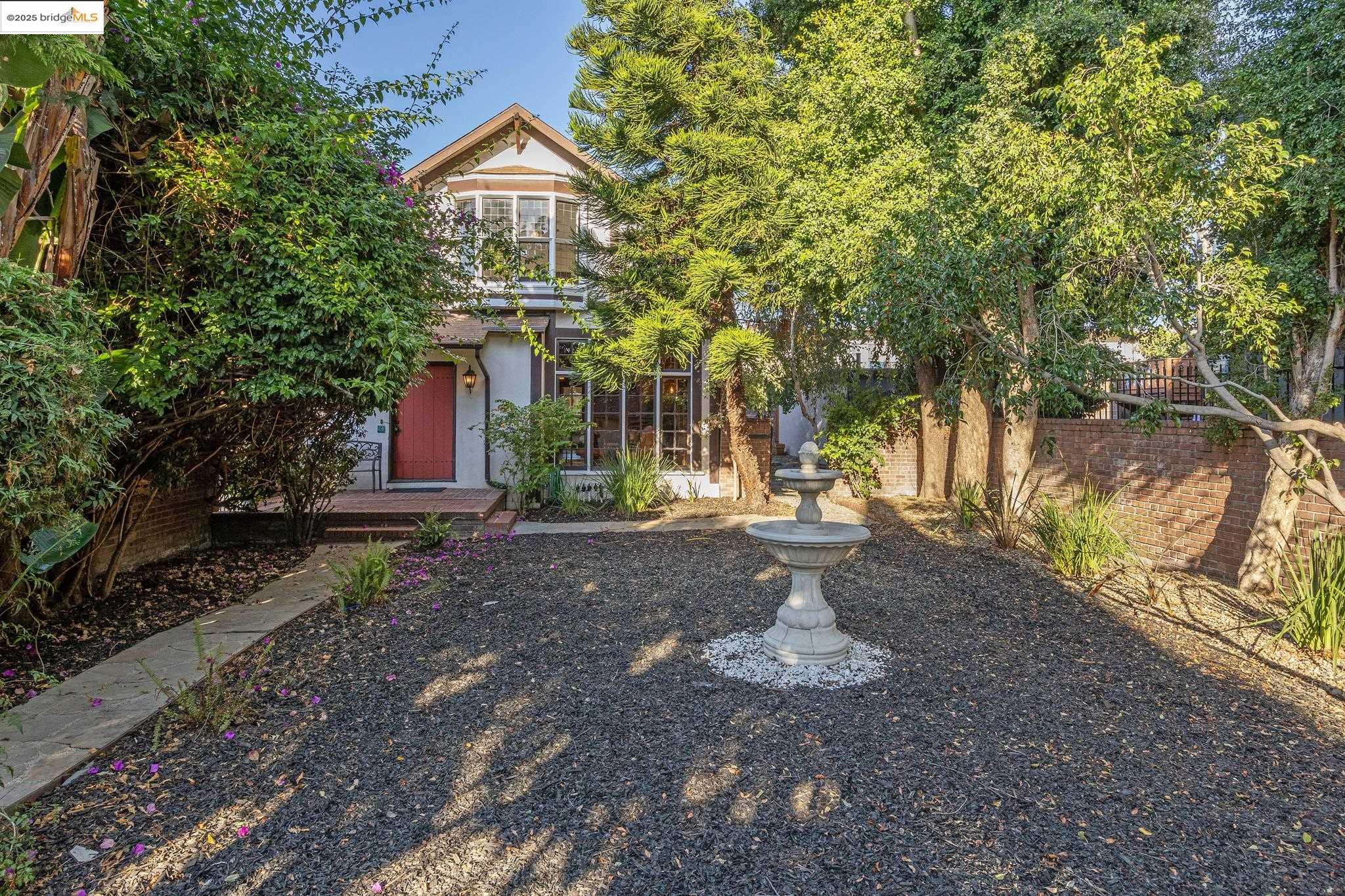2749 E 17Th St, Oakland