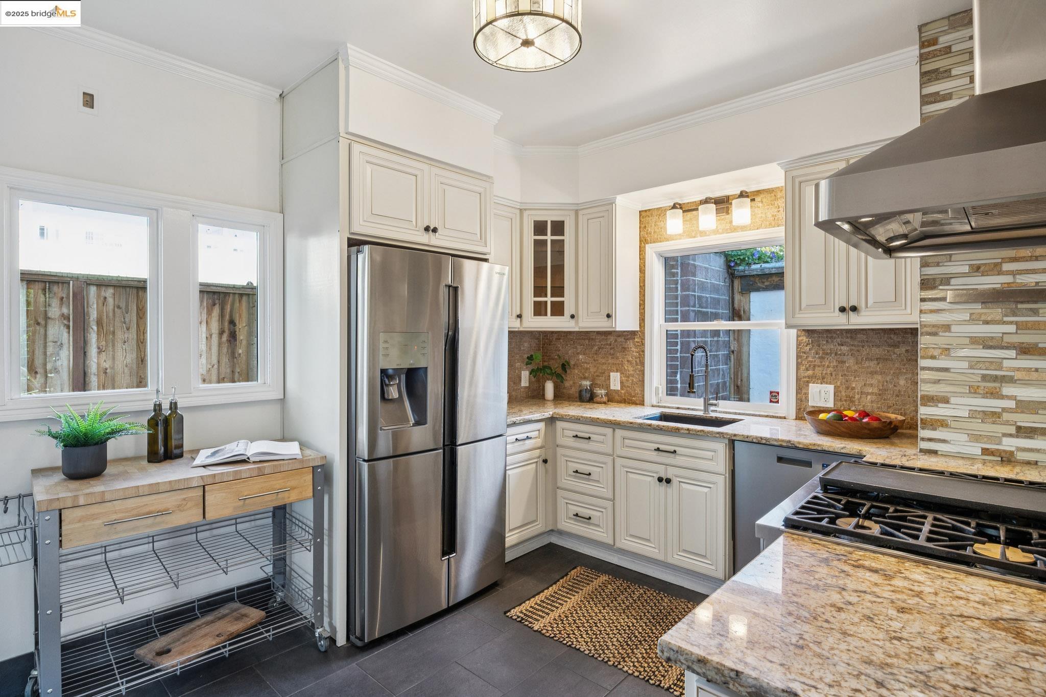 2749 E 17Th St, Oakland