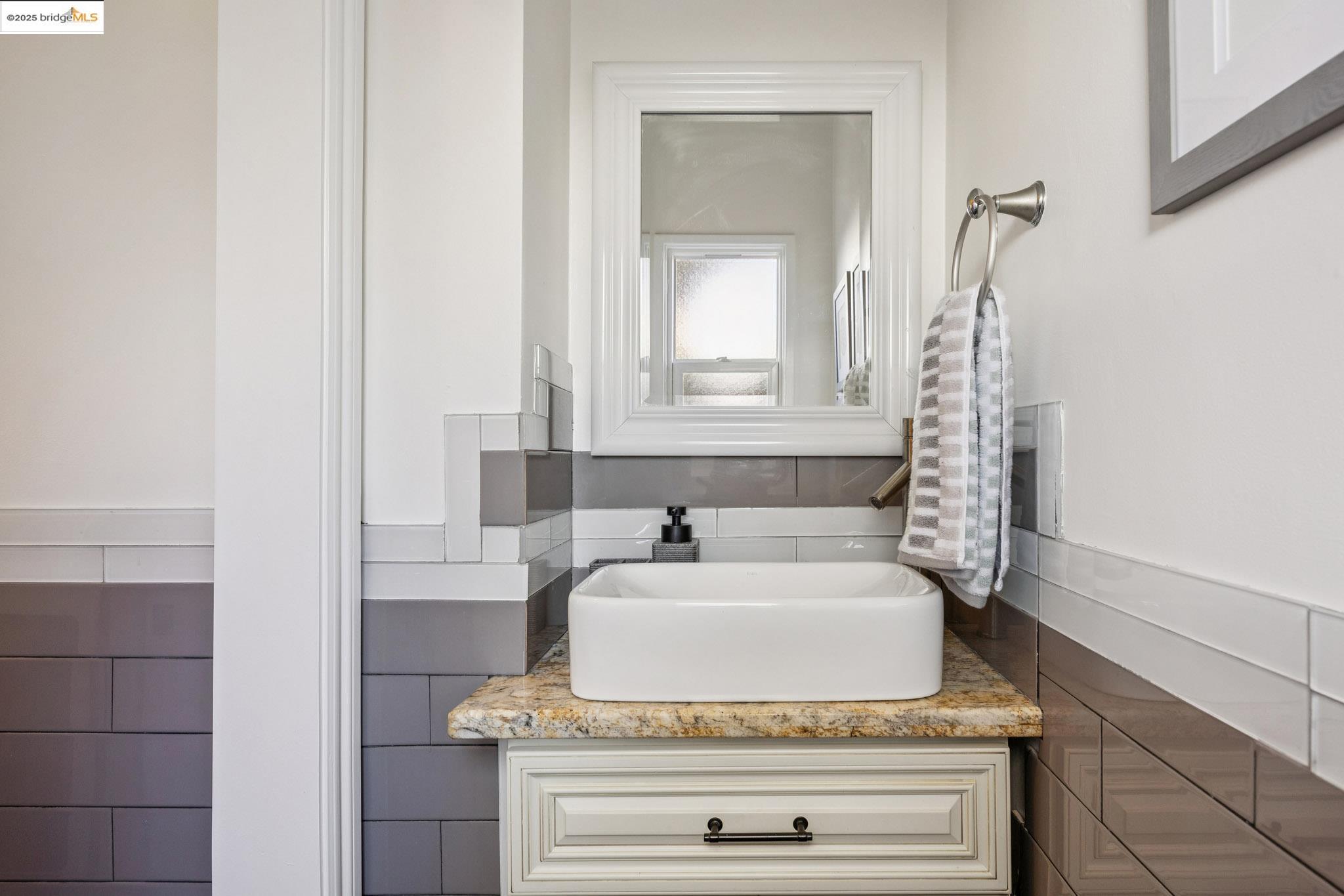 2749 E 17Th St, Oakland