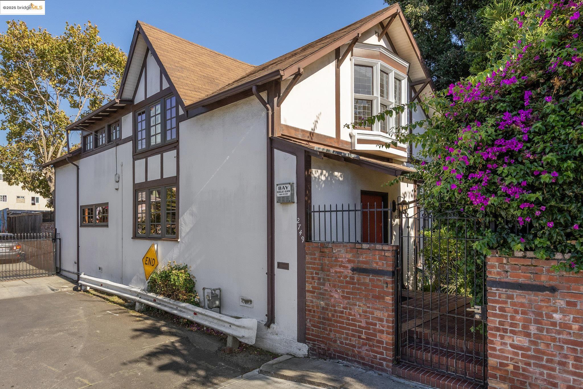 2749 E 17Th St, Oakland