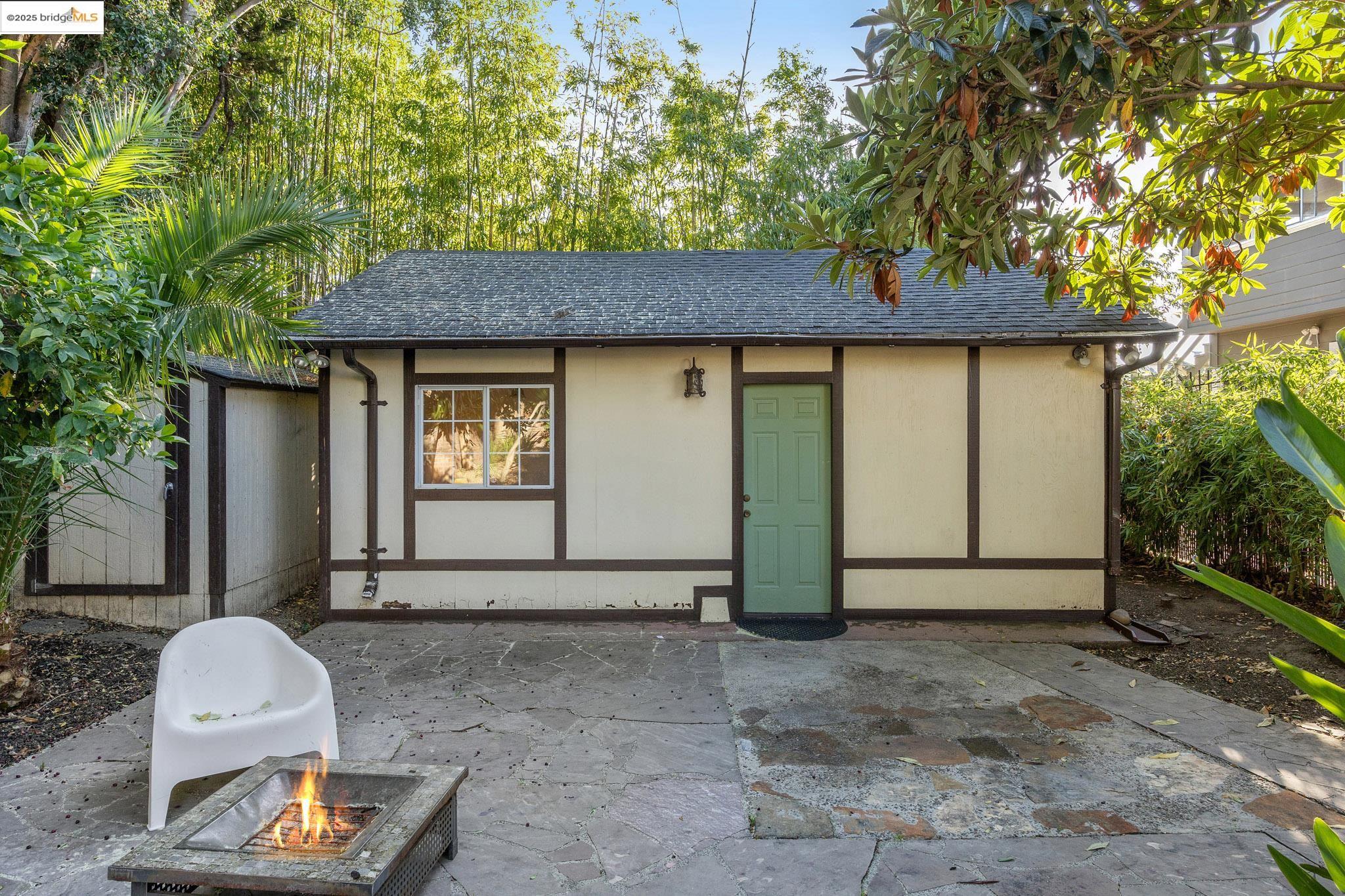 2749 E 17Th St, Oakland
