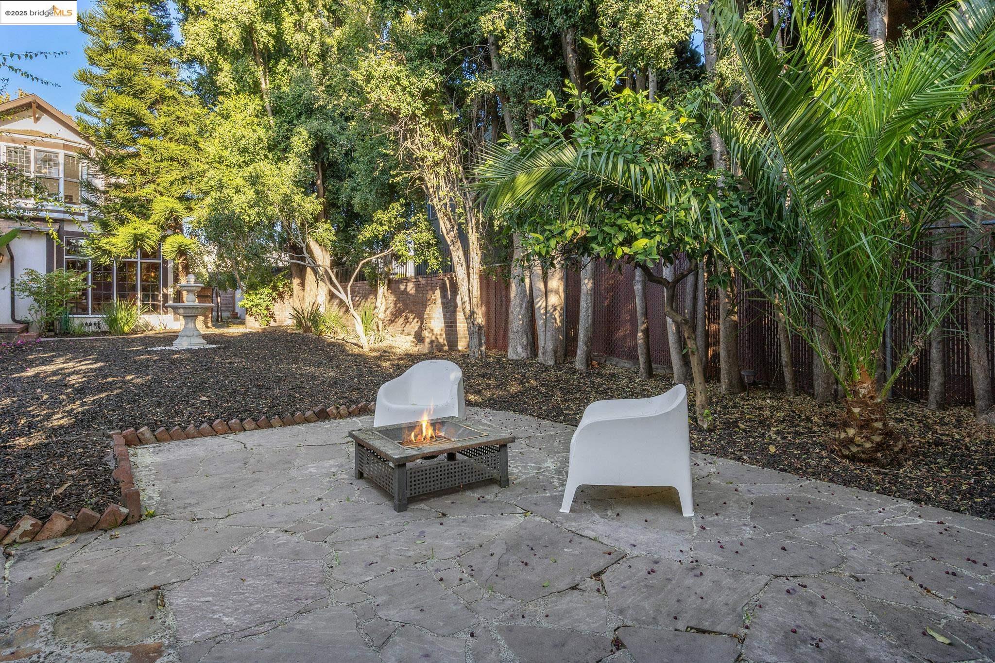 2749 E 17Th St, Oakland