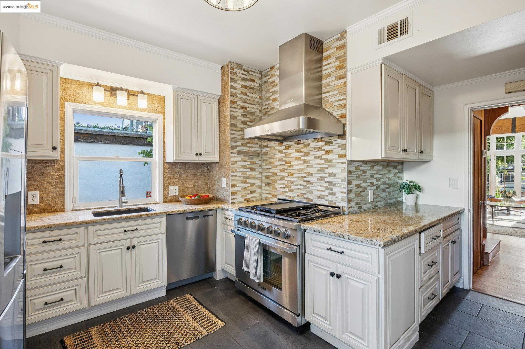 2749 E 17Th St, Oakland