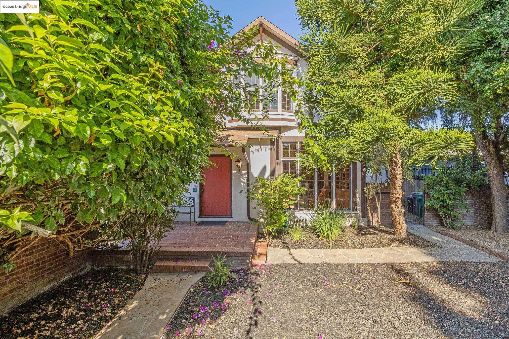 2749 E 17Th St, Oakland