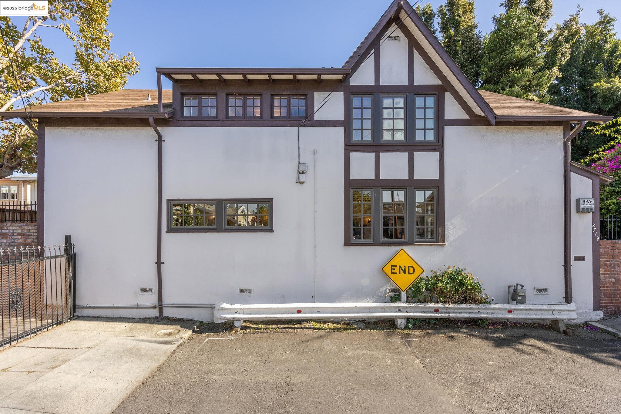 2749 E 17Th St, Oakland