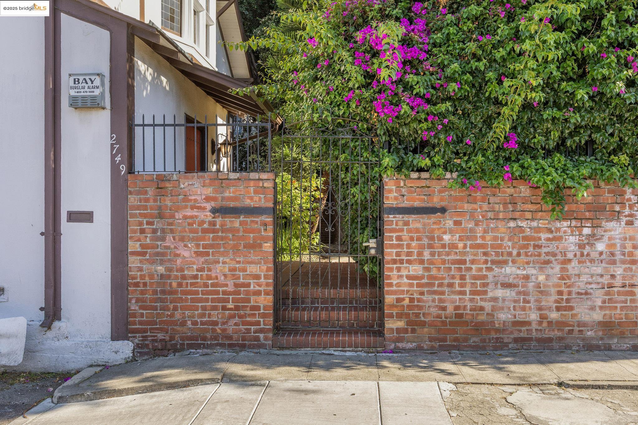 2749 E 17Th St, Oakland