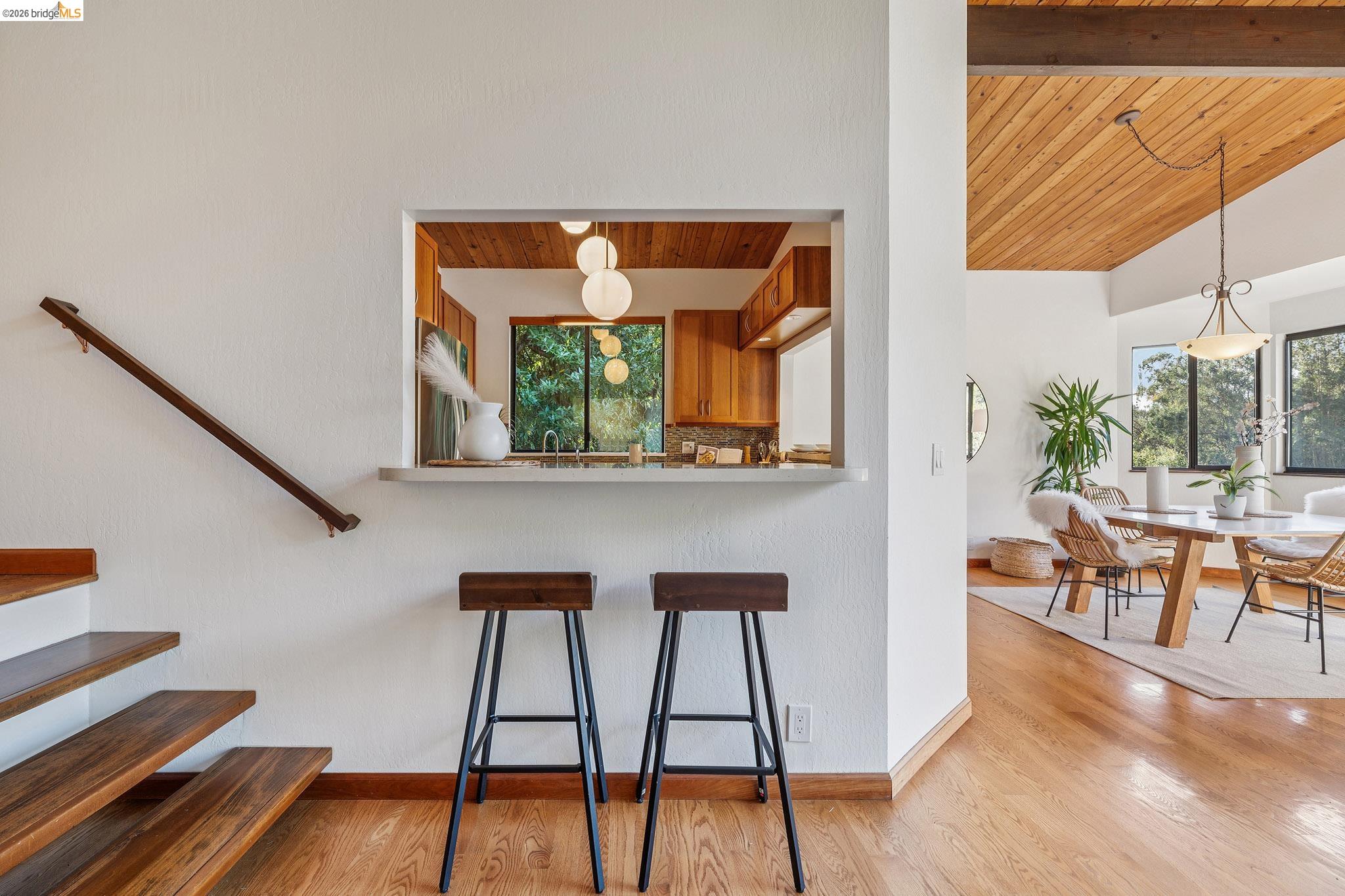 1375 Alvarado Rd