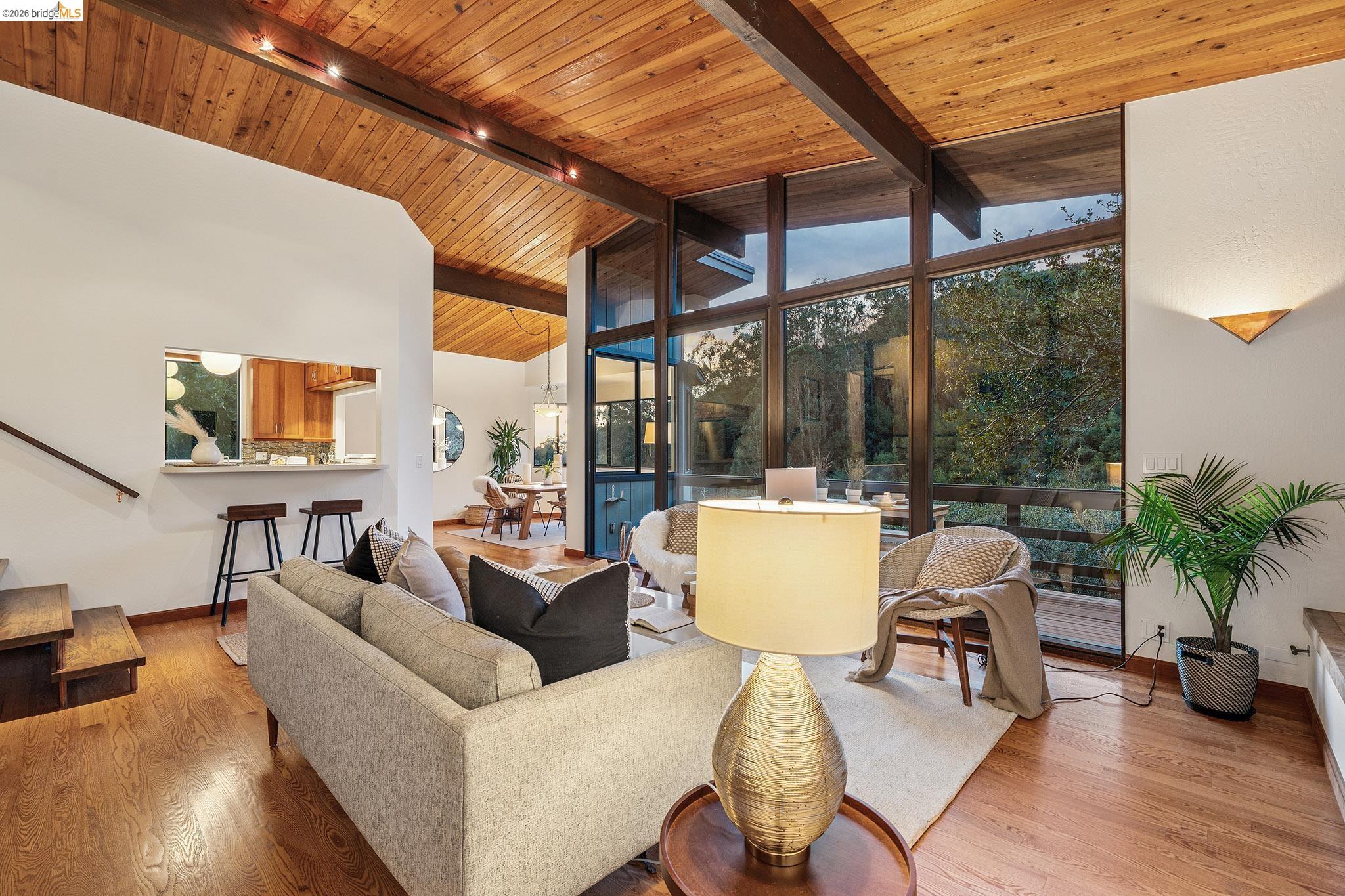 1375 Alvarado Rd