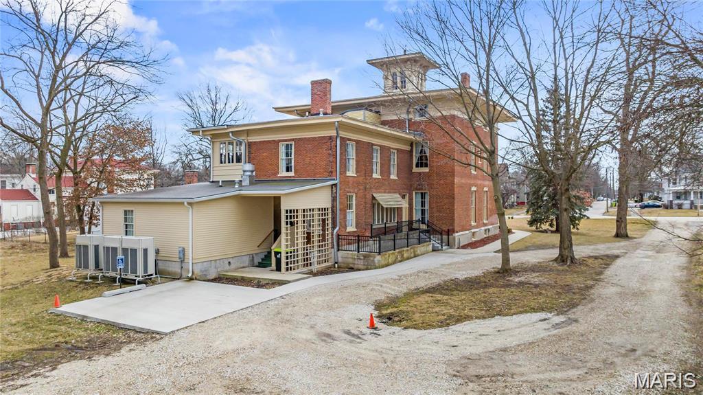 876 W State Street W