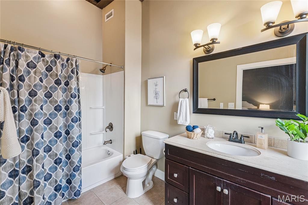 2900 Indiana Avenue Unit: 8