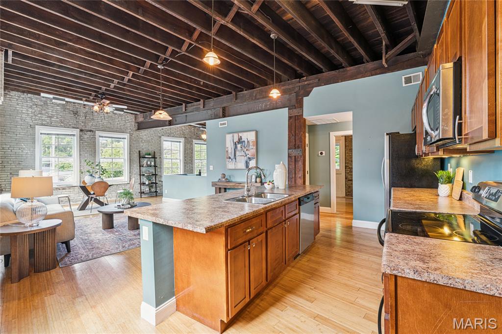 2900 Indiana Avenue Unit: 8