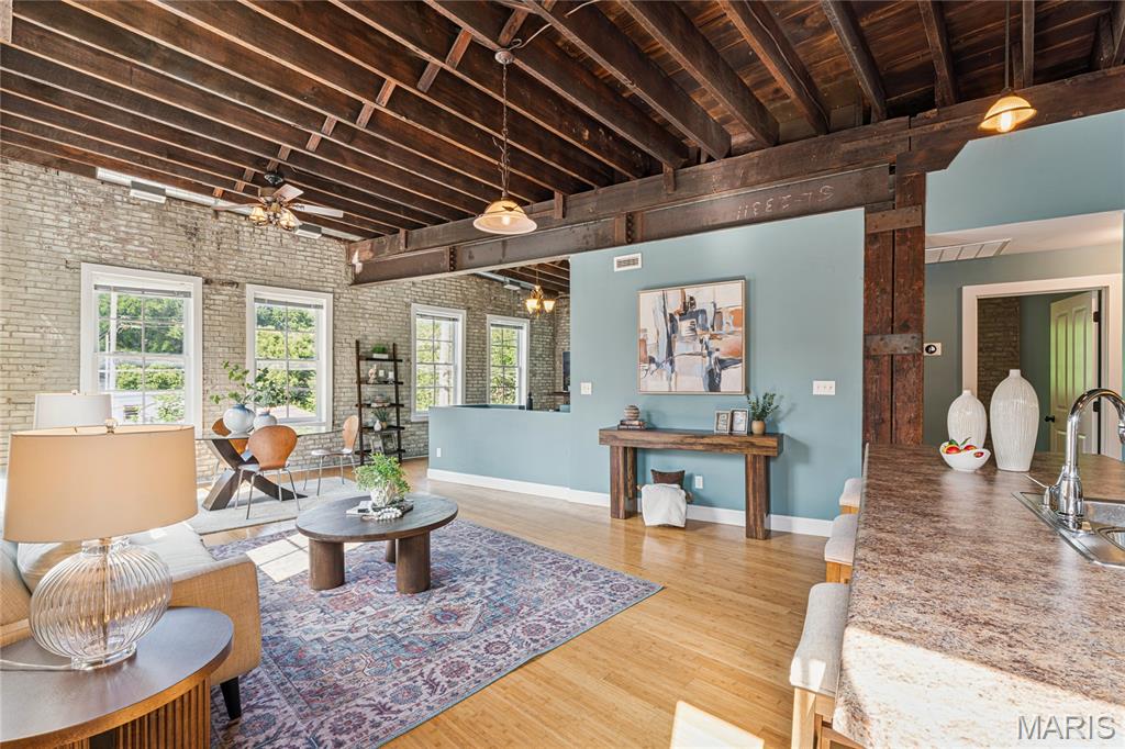 2900 Indiana Avenue Unit: 8