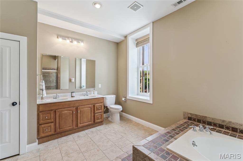 2900 Indiana Avenue Unit: 3
