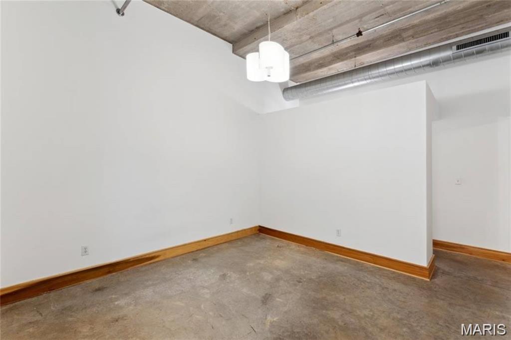 2201 Locust Street Unit: 207