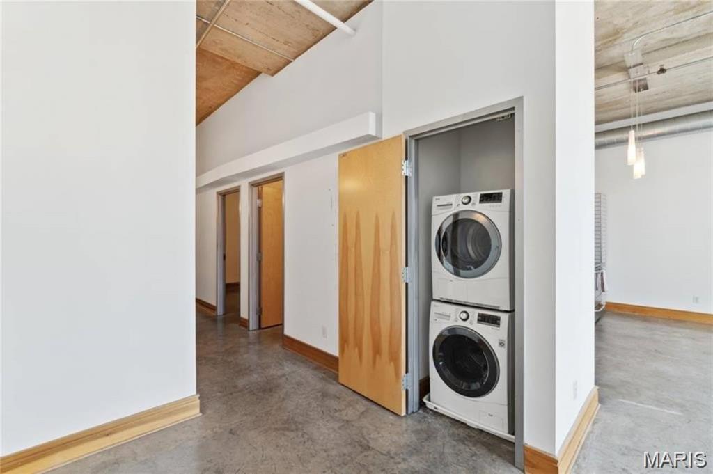 2201 Locust Street Unit: 207