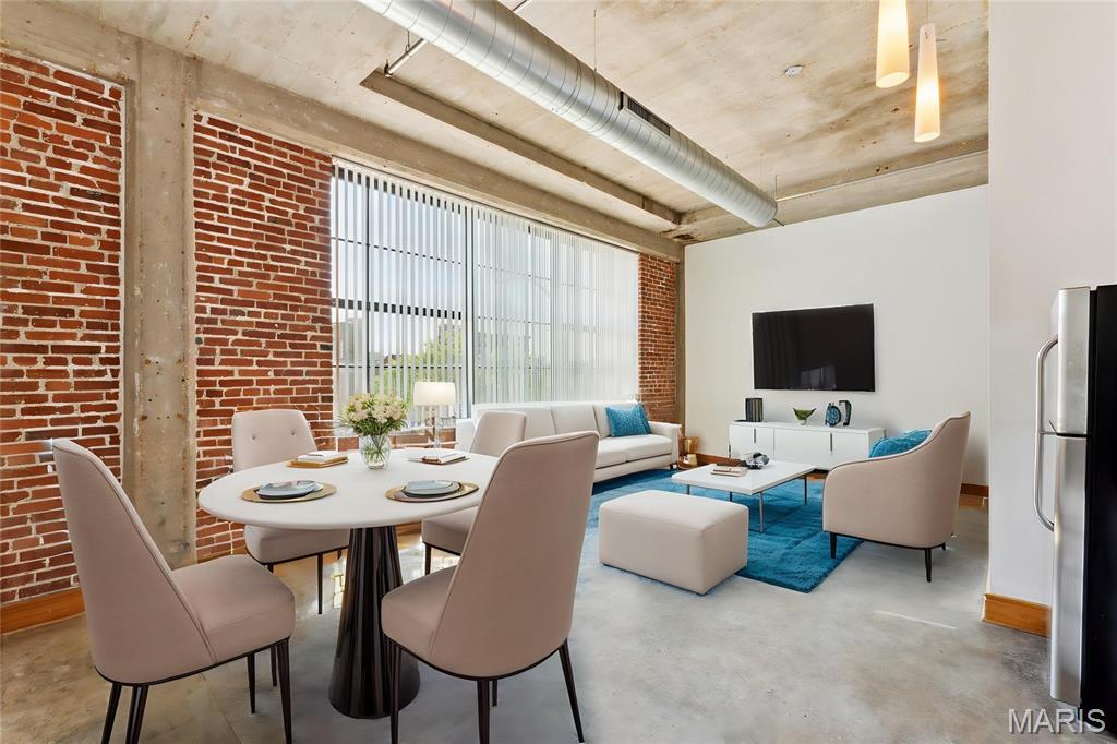 2201 Locust Street Unit: 207