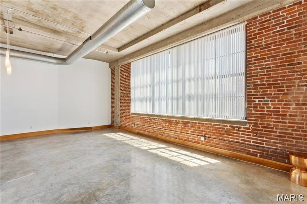 2201 Locust Street Unit: 207