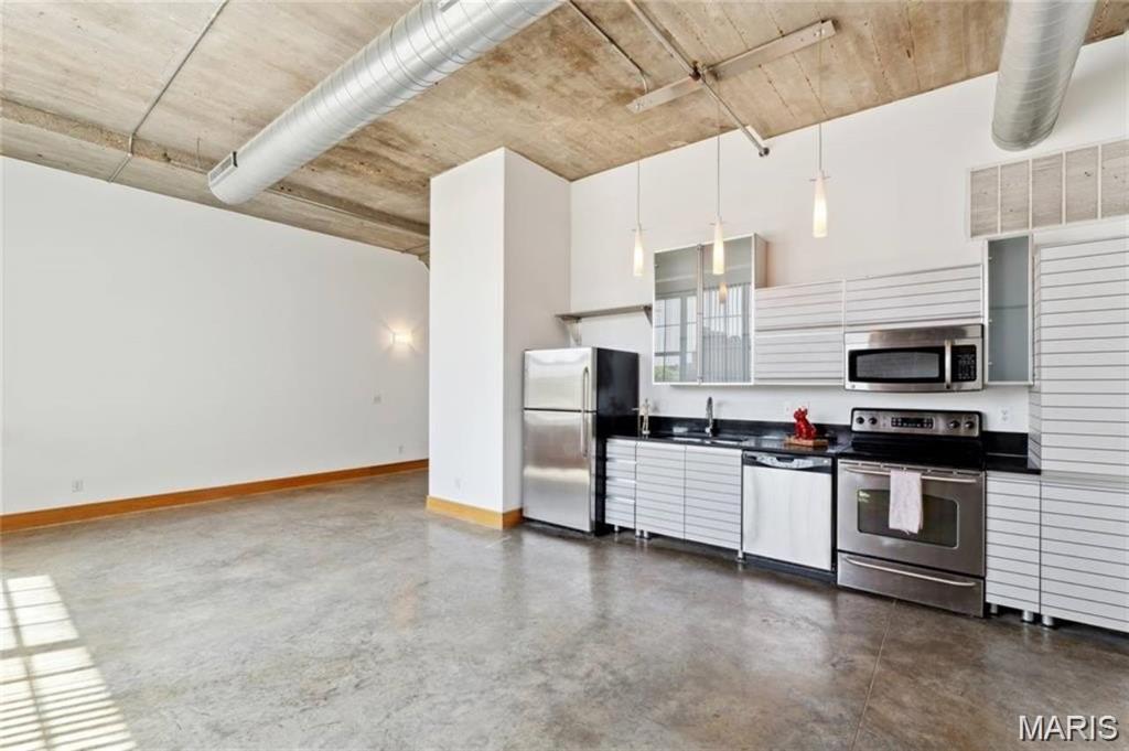 2201 Locust Street Unit: 207