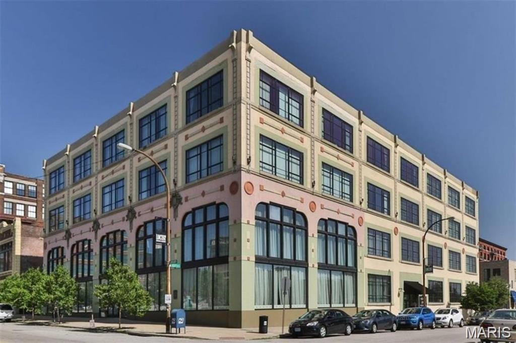 2201 Locust Street Unit: 207