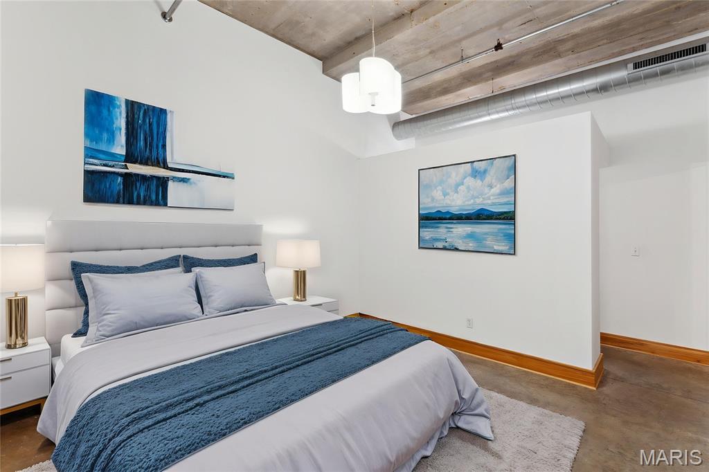 2201 Locust Street Unit: 207