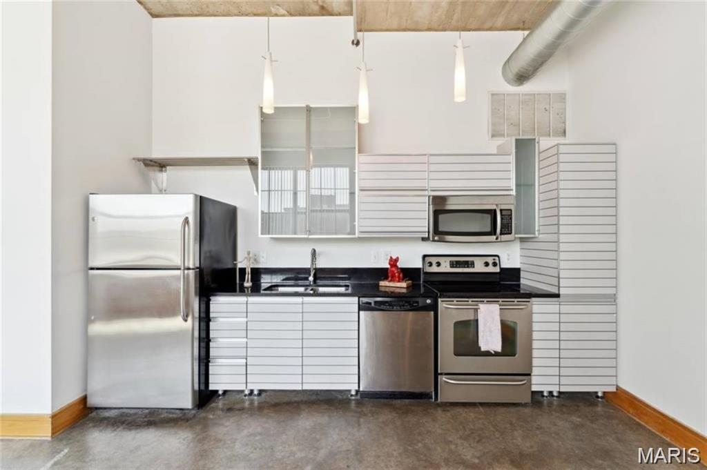 2201 Locust Street Unit: 207