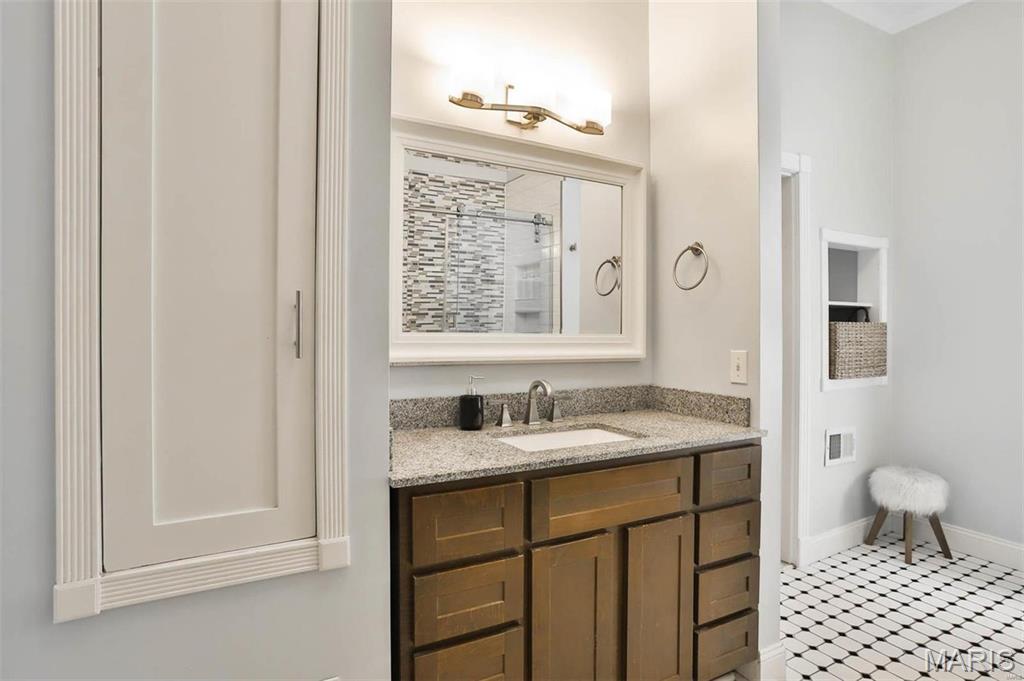 2018 Senate Street Unit: R