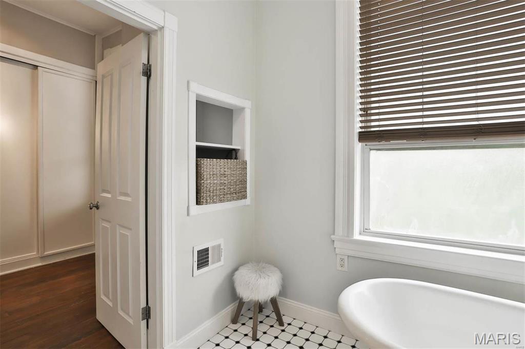 2018 Senate Street Unit: R